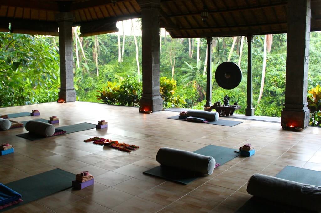 bali wellness retreat - yoga