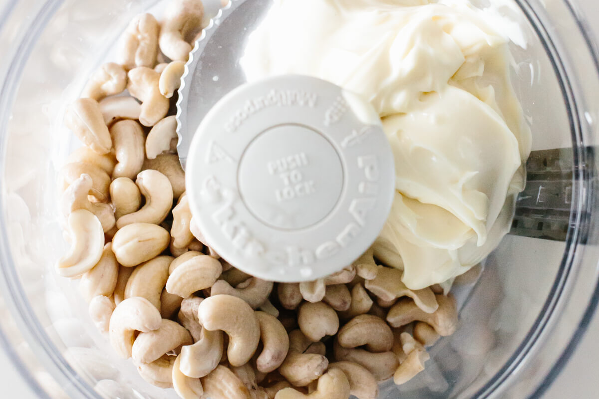 Soaked cashews and mayonnaise in a food processor.